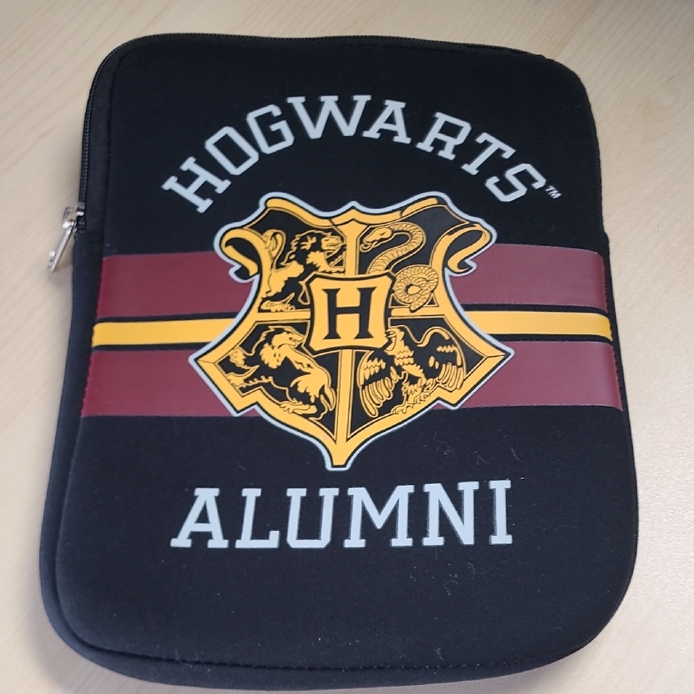 Hogwarts Alumni Black Tablet Sleeve